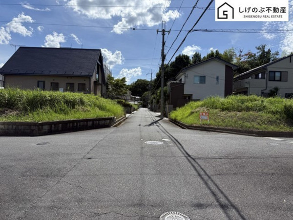 甲賀市甲南町耕心、土地の前面道路を含む現地写真画像です