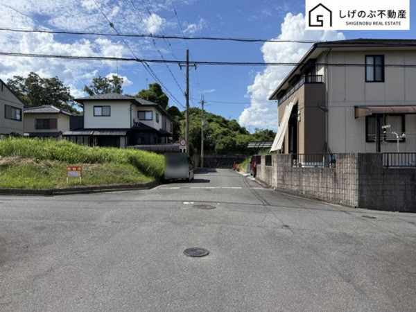 甲賀市甲南町耕心、土地の前面道路を含む現地写真画像です