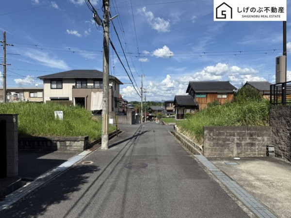 甲賀市甲南町耕心、土地の前面道路を含む現地写真画像です