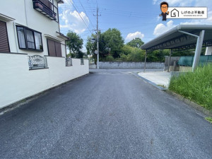 甲賀市水口町山、土地の前面道路を含む現地写真画像です