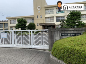 甲賀市水口町鹿深、中古一戸建ての小学校画像です