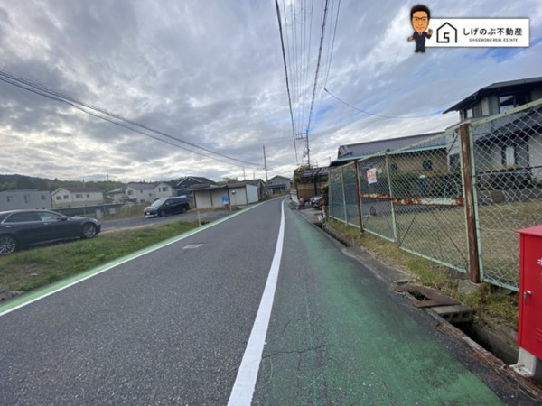 湖南市吉永、土地の前面道路を含む現地写真画像です