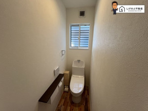 甲賀市水口町山、中古一戸建てのトイレ画像です