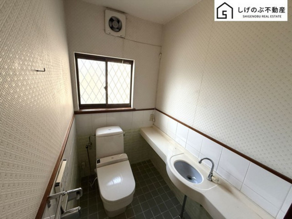 甲賀市水口町下山、中古一戸建てのトイレ画像です