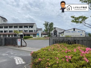 湖南市菩提寺西、土地の小学校画像です