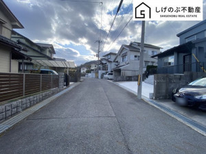 湖南市菩提寺西、土地の前面道路を含む現地写真画像です