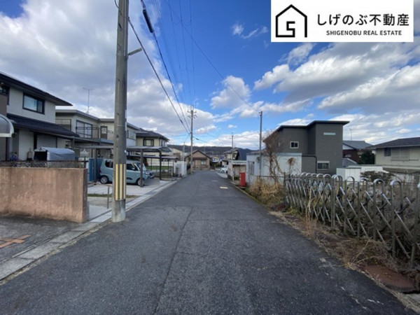 湖南市菩提寺西、土地の前面道路を含む現地写真画像です