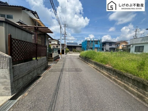 甲賀市甲南町耕心、土地の前面道路を含む現地写真画像です