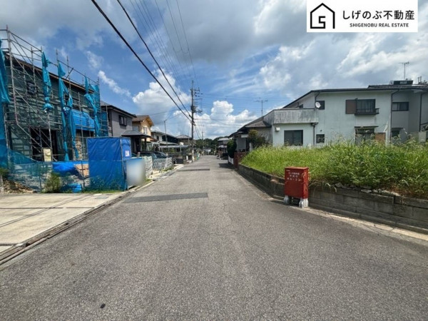 甲賀市甲南町耕心、土地の前面道路を含む現地写真画像です