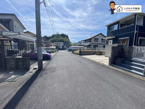 甲賀市甲南町深川、土地の前面道路を含む現地写真画像です