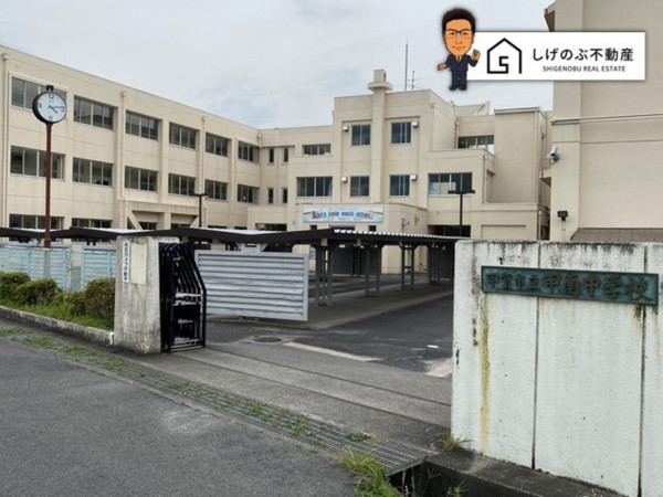 甲賀市甲南町深川、土地の中学校画像です
