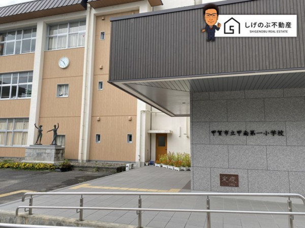 甲賀市甲南町深川、土地の小学校画像です