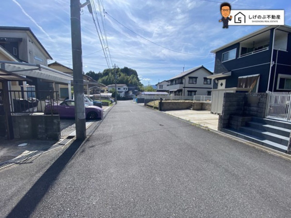 甲賀市甲南町深川、土地の前面道路を含む現地写真画像です