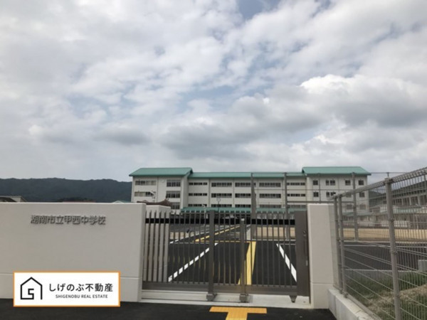 湖南市三雲、土地の中学校画像です