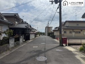 湖南市岩根、土地の前面道路を含む現地写真画像です