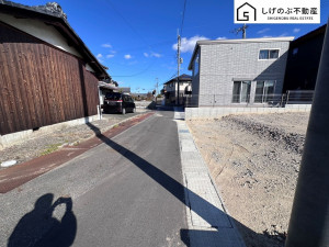 草津市南笠町、土地の前面道路を含む現地写真画像です