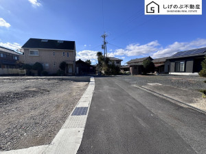 草津市南笠町、土地の前面道路を含む現地写真画像です
