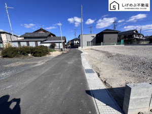 草津市南笠町、土地の前面道路を含む現地写真画像です