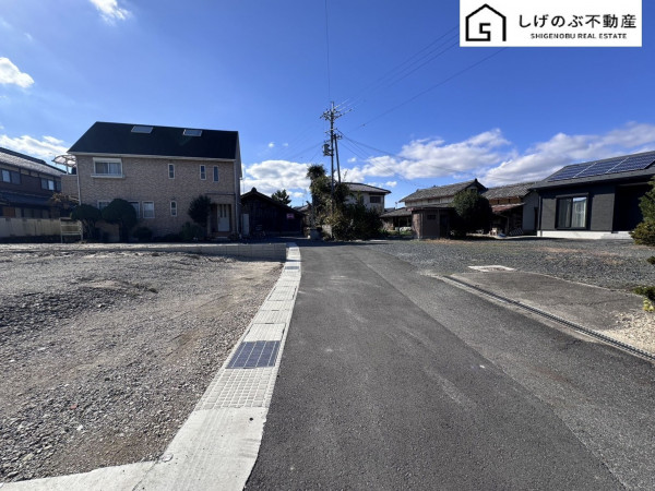 草津市南笠町、土地の前面道路を含む現地写真画像です