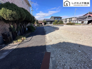 草津市南笠町、土地の前面道路を含む現地写真画像です
