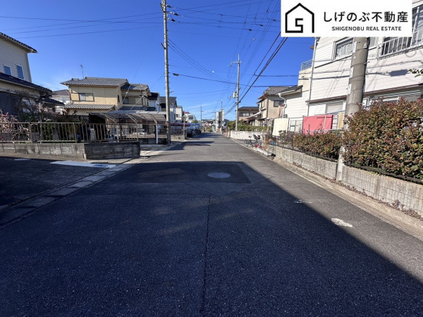 草津市新浜町、土地の前面道路を含む現地写真画像です