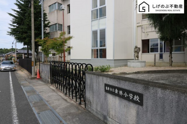 栗東市荒張、中古一戸建ての小学校画像です