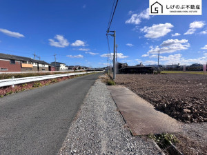 草津市南笠町、土地の前面道路を含む現地写真画像です