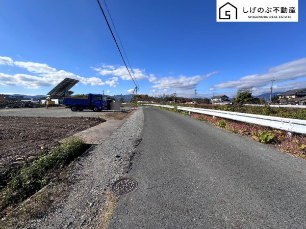 草津市南笠町、土地の前面道路を含む現地写真画像です