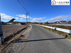 草津市南笠町、土地の前面道路を含む現地写真画像です