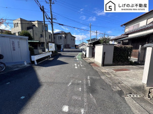 草津市南笠町、土地の前面道路を含む現地写真画像です