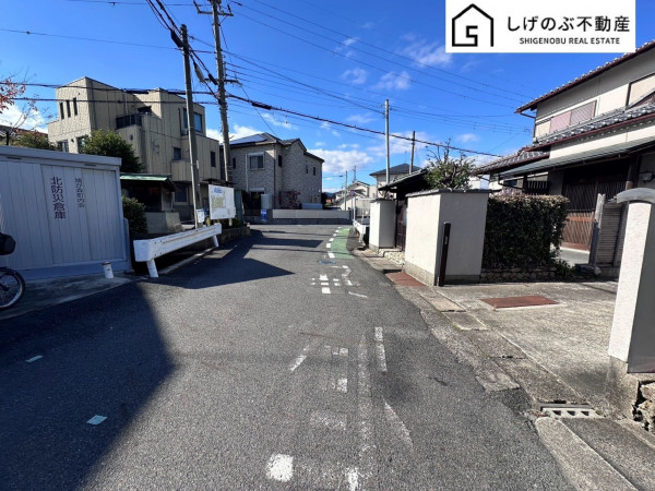 草津市南笠町、土地の前面道路を含む現地写真画像です