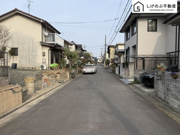 草津市東矢倉、土地の前面道路を含む現地写真画像です
