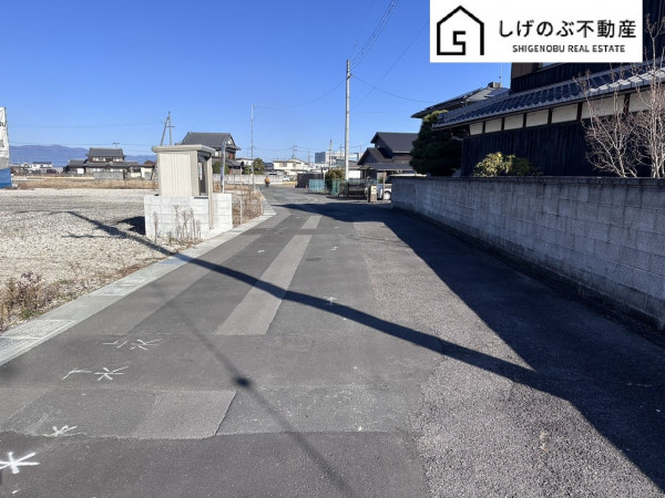 草津市矢橋町、土地の前面道路を含む現地写真画像です