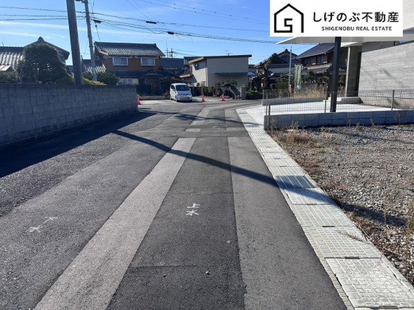 草津市矢橋町、土地の前面道路を含む現地写真画像です