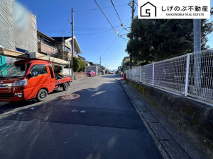 草津市橋岡町、新築一戸建ての前面道路を含む現地写真画像です