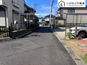 草津市南笠町、土地の前面道路を含む現地写真画像です