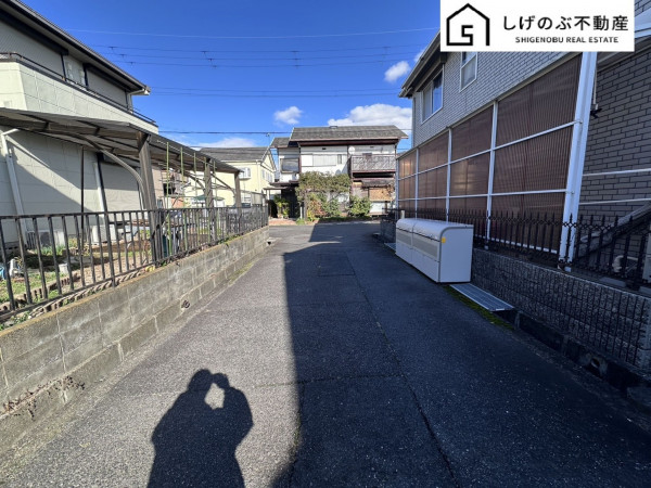草津市南笠町、土地の前面道路を含む現地写真画像です