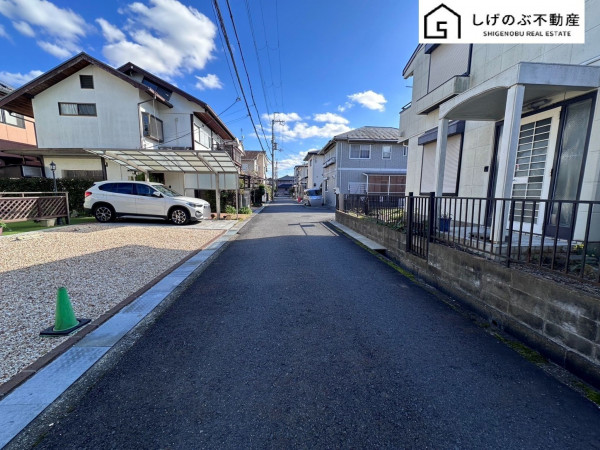 草津市南笠町、土地の前面道路を含む現地写真画像です