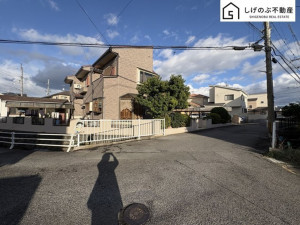 草津市橋岡町、土地の前面道路を含む現地写真画像です