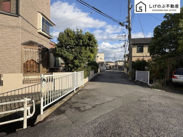 草津市橋岡町、土地の前面道路を含む現地写真画像です