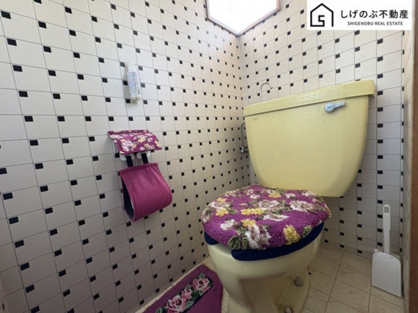 草津市橋岡町、中古一戸建てのトイレ画像です