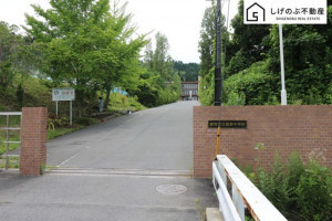 湖南市石部西、中古一戸建ての中学校画像です