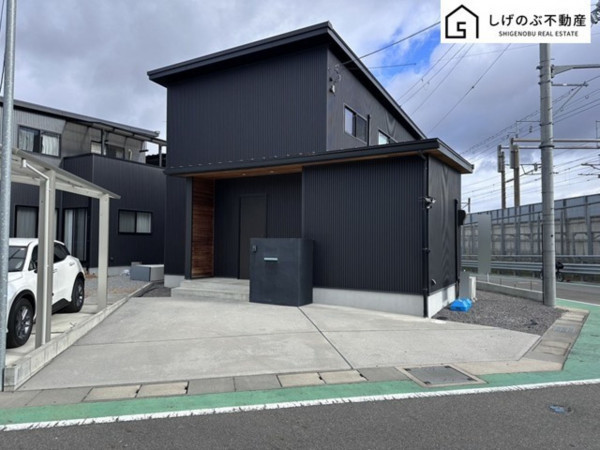 草津市追分、中古一戸建ての外観画像です