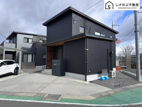 草津市追分、中古一戸建ての外観画像です