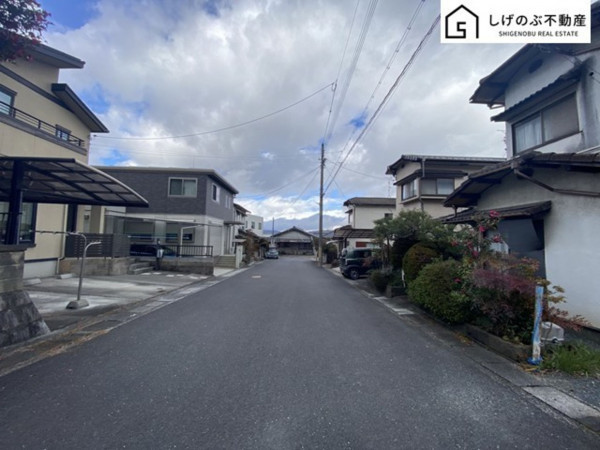 湖南市柑子袋西、土地の前面道路を含む現地写真画像です