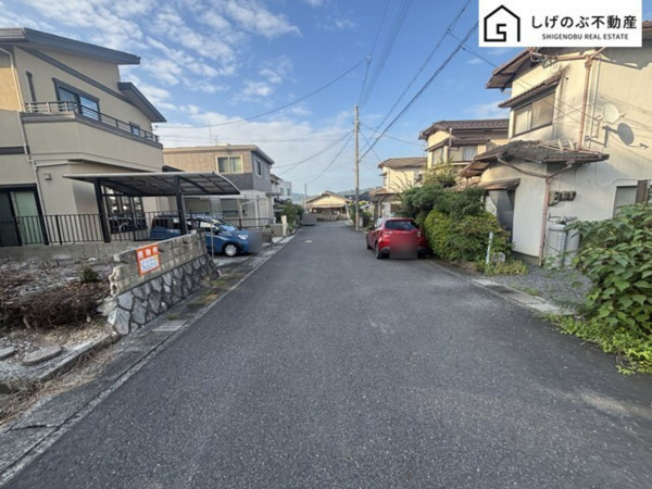 湖南市柑子袋西、土地の前面道路を含む現地写真画像です