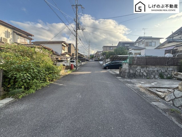 湖南市柑子袋西、土地の前面道路を含む現地写真画像です