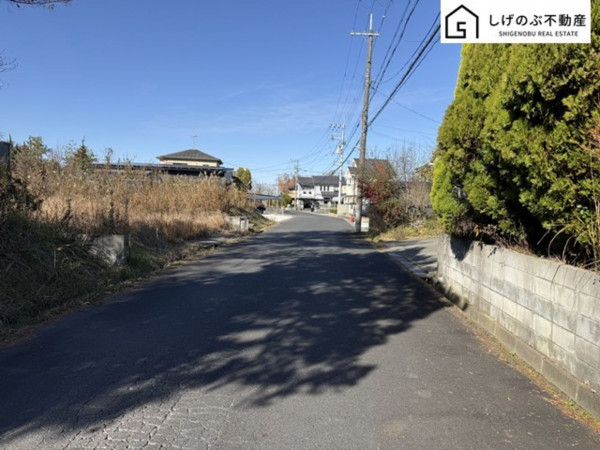 蒲生郡日野町、土地の前面道路を含む現地写真画像です