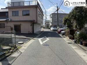 草津市草津、土地の前面道路を含む現地写真画像です