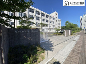 草津市草津、中古一戸建ての中学校画像です